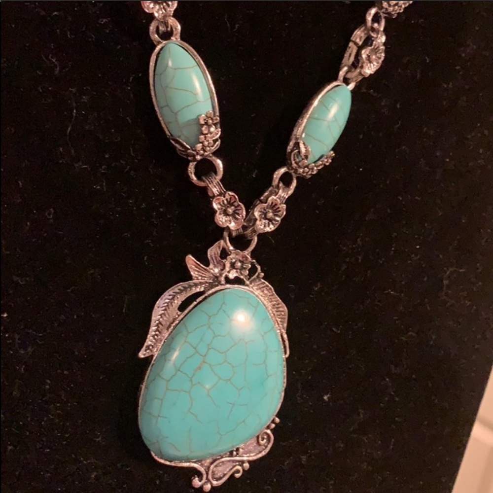 Faux turquoise silver tone necklace